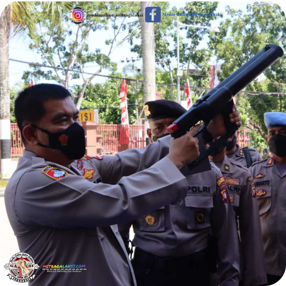 Puslitbang Polri Lakukan Evaluasi Peralatan Dalmas Di Polresta Pontianak.