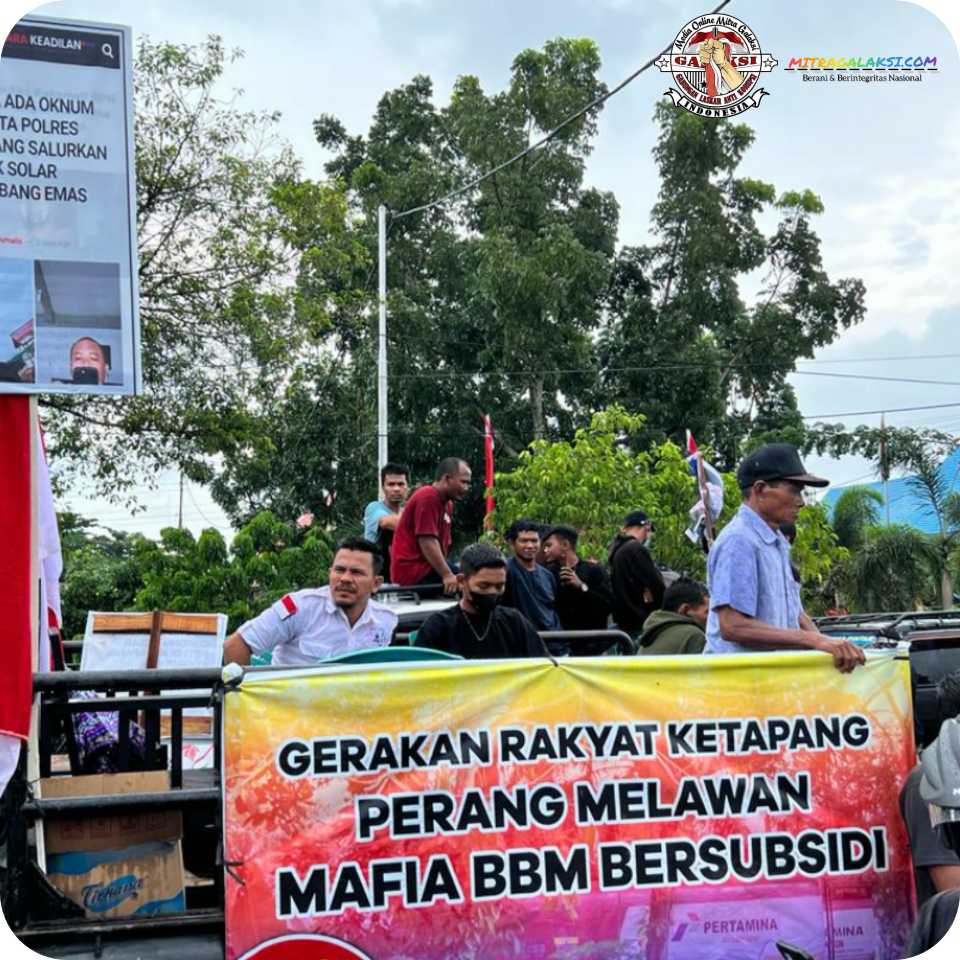 Gerakan Masyarakat Ketapang Lakukan Demo Damai Terhadap Mafia BBM di Halaman Kantor Bupati Ketapang.