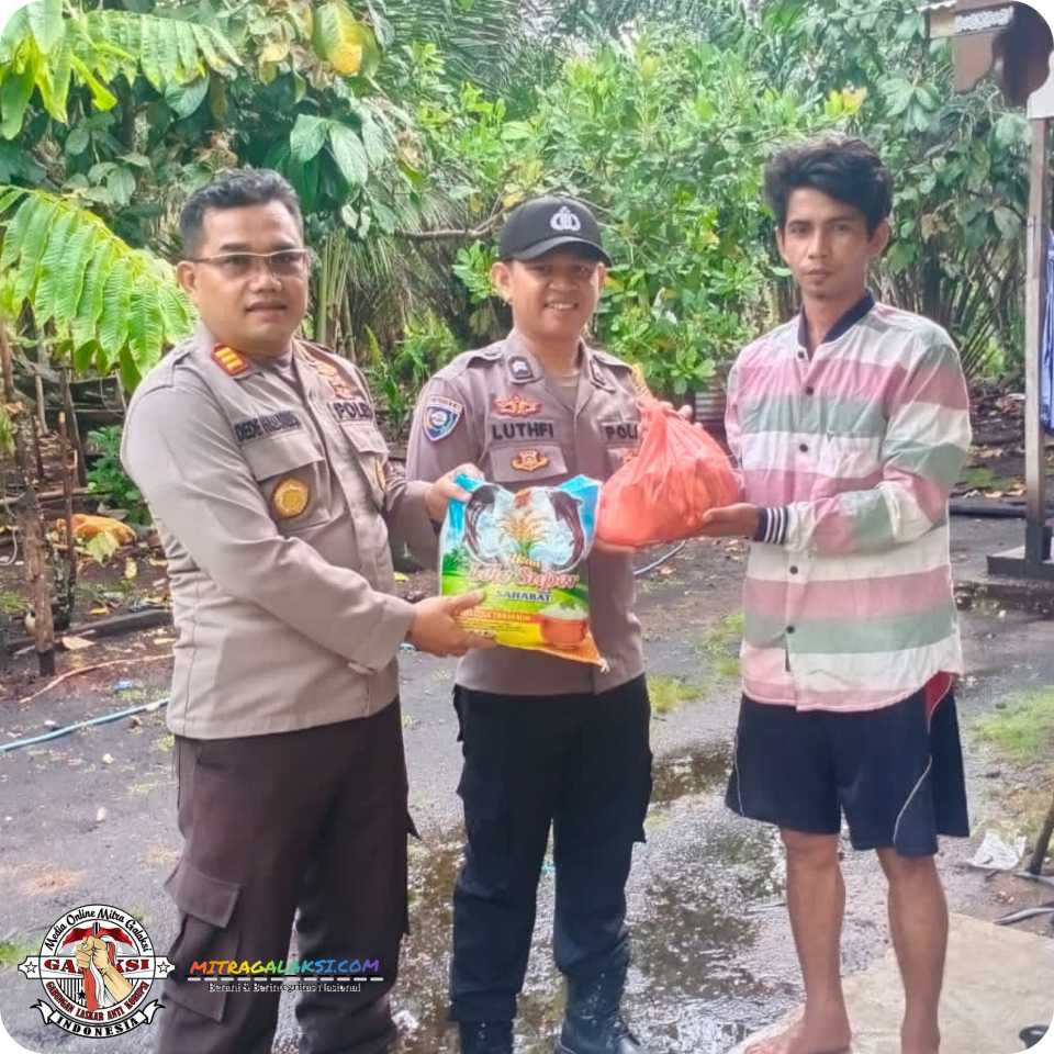 Kegiatan Polsek Kuala Mandor B Berbagi Bantuan Sosial Kepada Masyarakat Kurang Mampu.