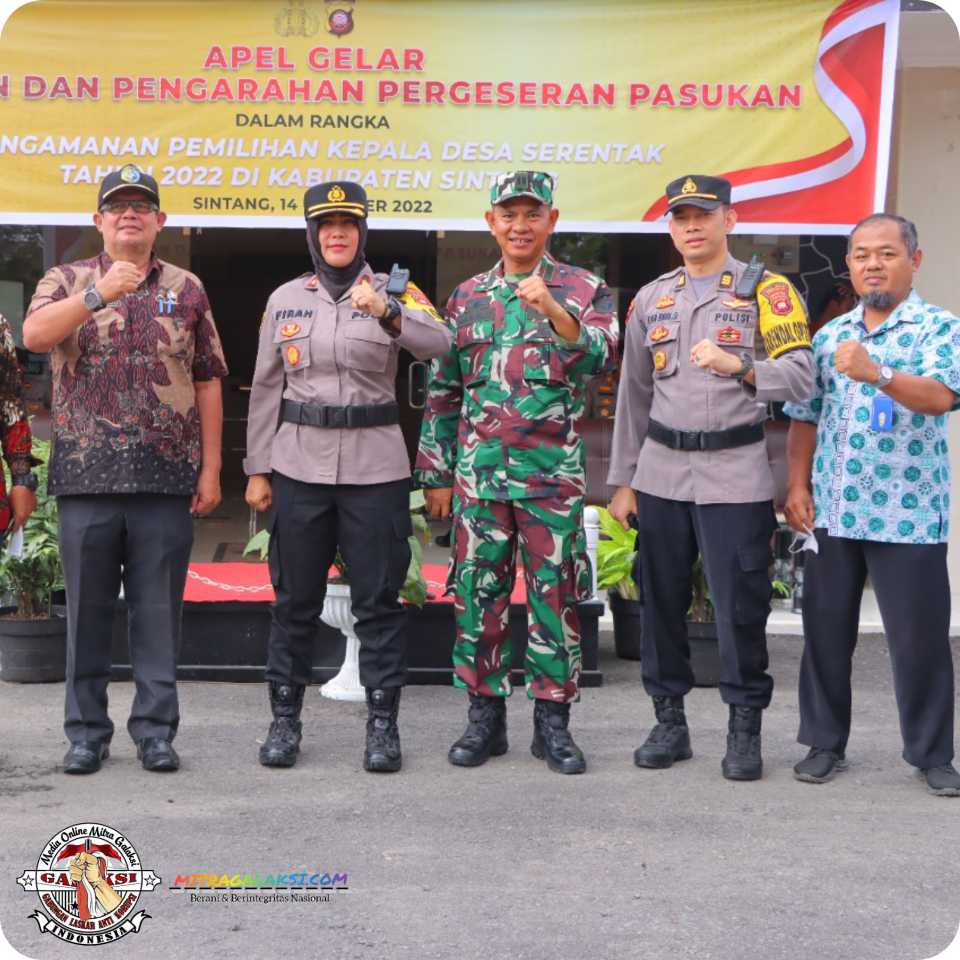 Wakapolres Sintang Kompol Firah Meydar, SH. S.I.K, Pimpin Pergeseran Pasukan Jelang Pilkades.