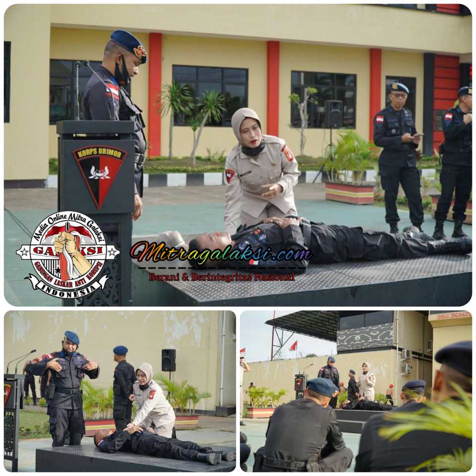 Pelatihan Penyelamatan Korban Henti Jantung Lewat CPR Satbrimob Polda Kalbar.