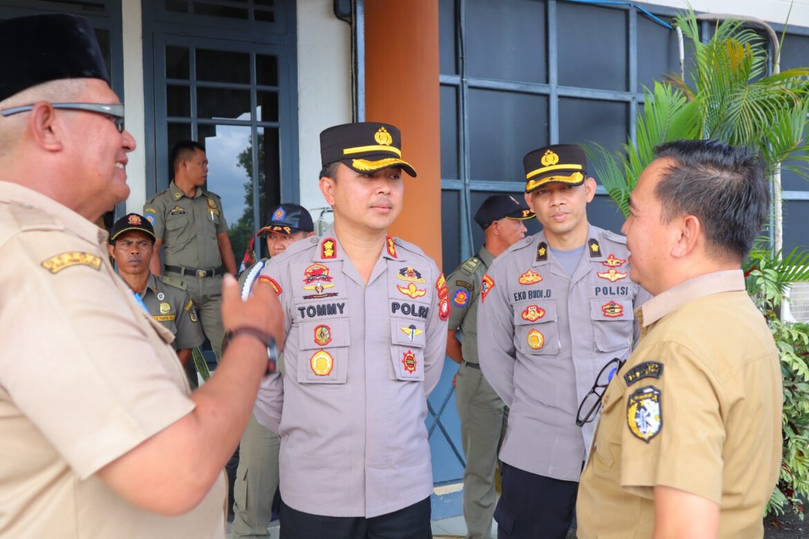 Polres Sintang Laksanakan Pengamanan Aksi Damai PABPDSI di Kantor Bupati Sintang